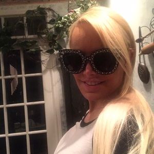 STARS Sunglasses. NEW!!! Black/Silver.